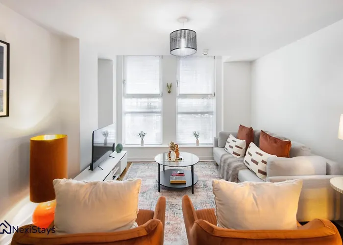 5 Mins Walk To Moorgate, Tranquil City Retreat