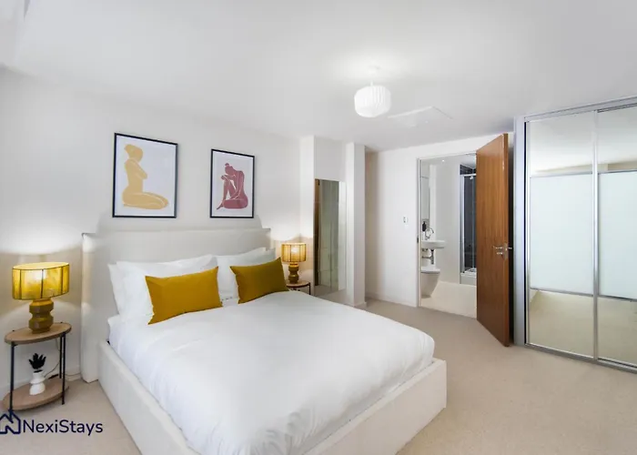 5 Mins Walk To Moorgate, Tranquil City Retreat