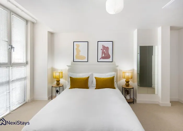 5 Mins Walk To Moorgate, Tranquil City Retreat