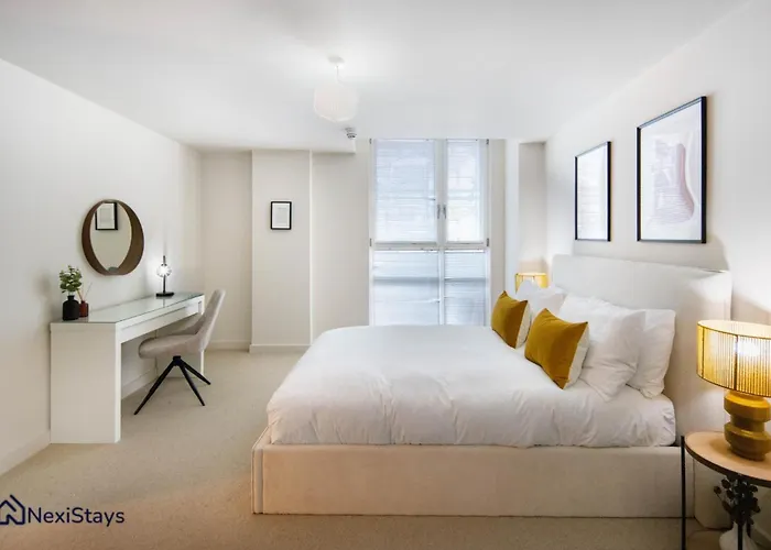 5 Mins Walk To Moorgate, Tranquil City Retreat