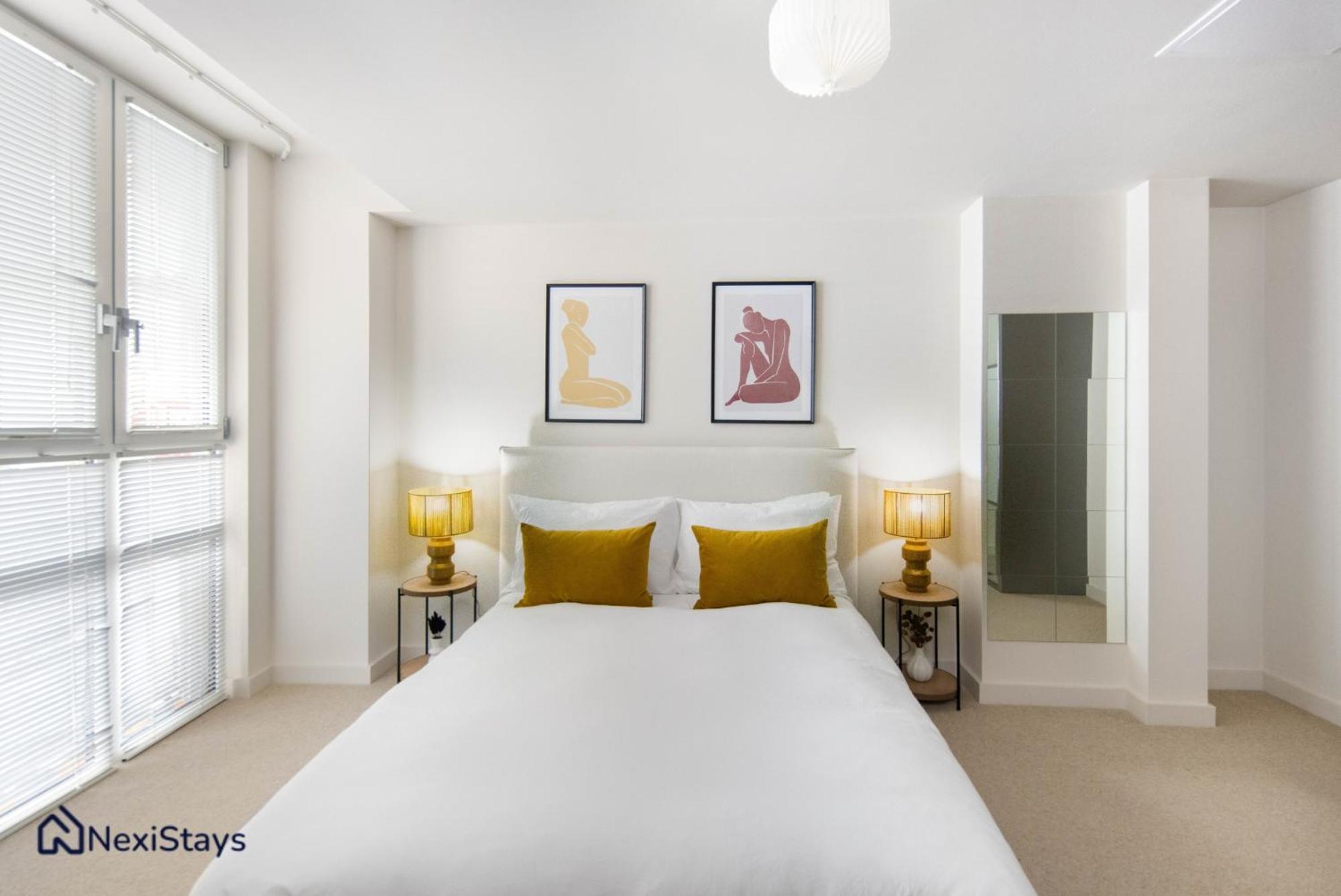 5 Mins Walk To Moorgate, Tranquil Retreat *