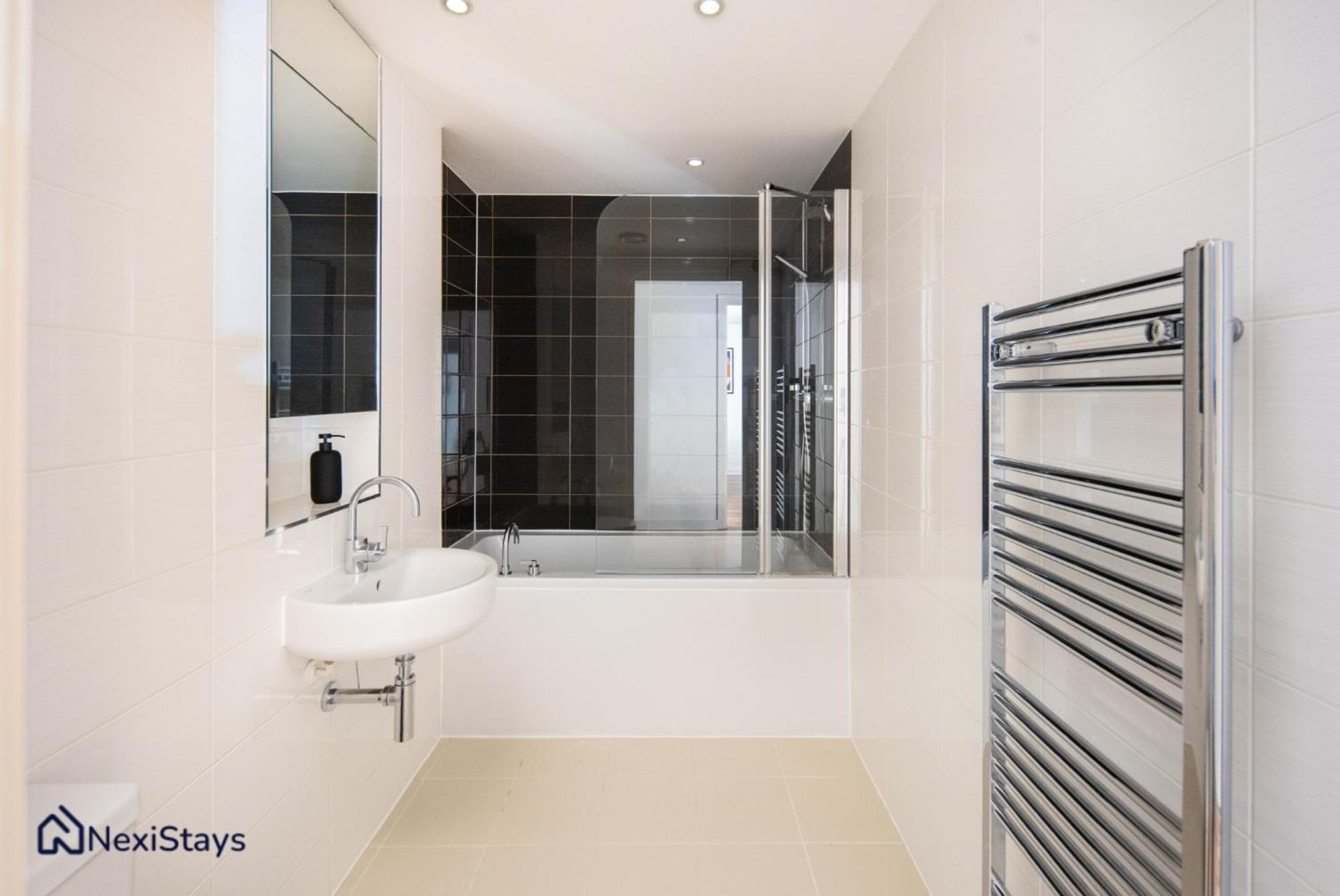 5 Mins Walk To Moorgate, Tranquil Retreat London