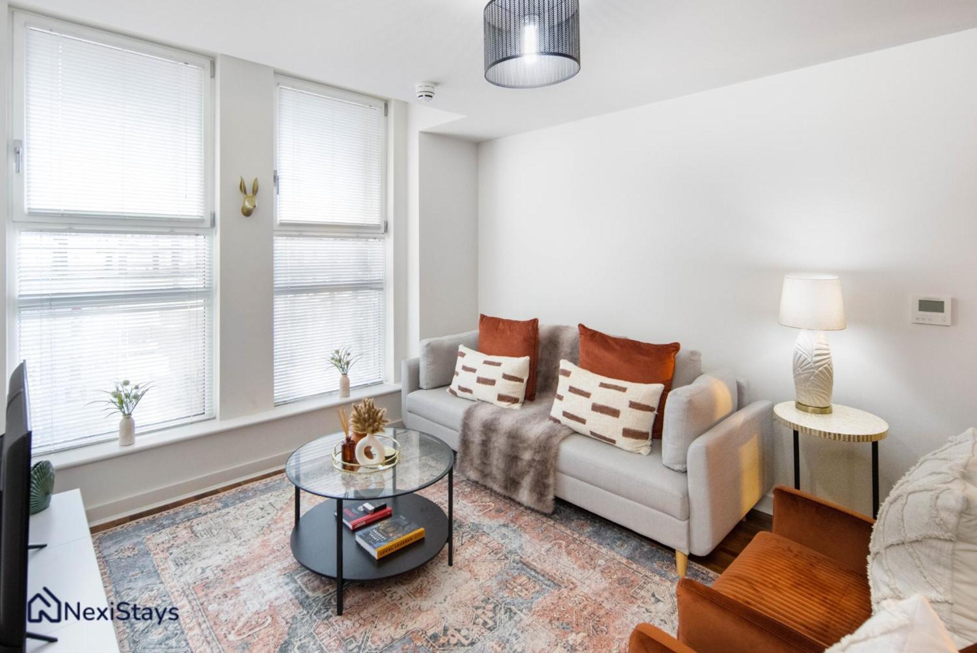 5 Mins Walk To Moorgate, Tranquil Retreat Apartment